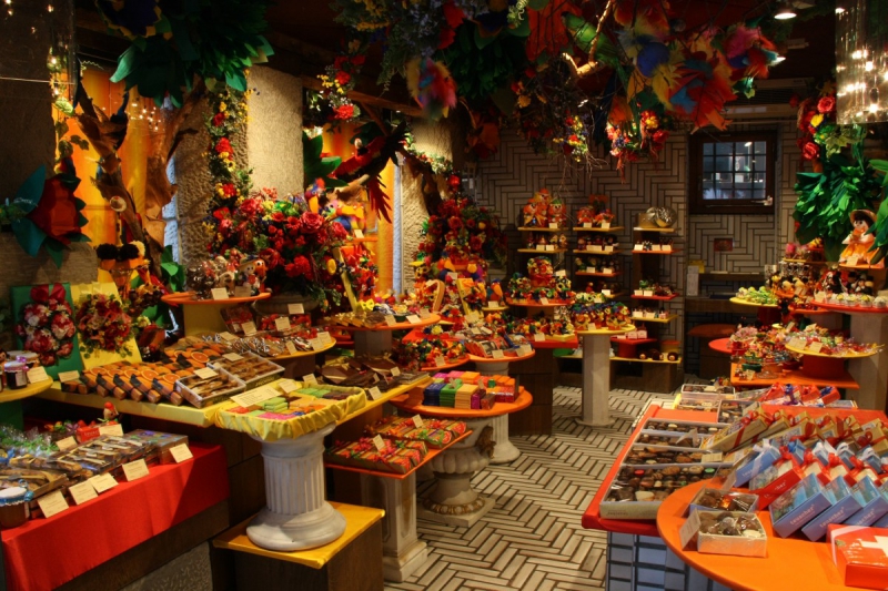 vitrine-MANDELIEU LA NAPOULE-min_candy_store_chocolate_shop_chocolate_switzerland-393515