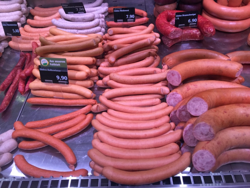 vitrine-MANDELIEU LA NAPOULE-min_sausages_meat_butchery-1069321